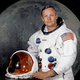 Ilustración para el artículo titulado La familia de Neil Armstrong recibió 6 millones de dólares del hospital donde murió por negligencia médica